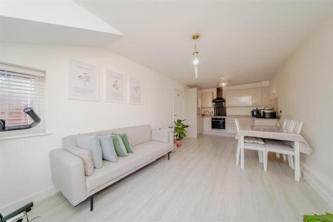 Kitchen/Lounge/Dining Area
