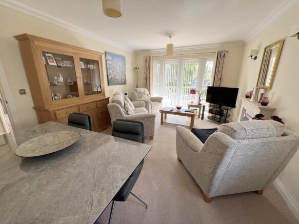 Whitefield Road, New Milton, Hampshire. BH25 6AN photo 4