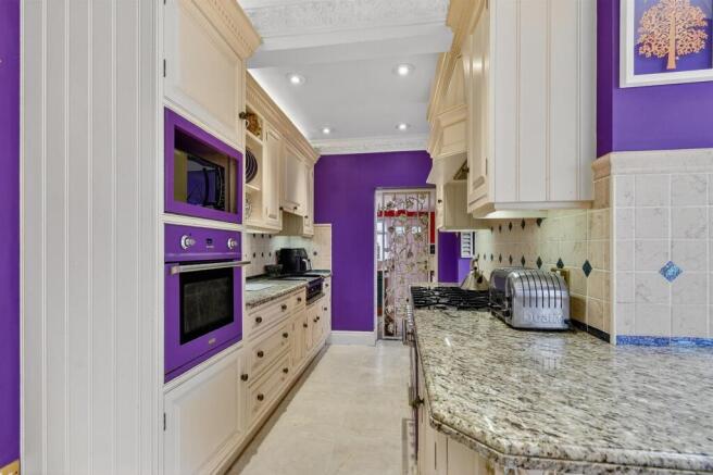 4 bed Detached for sale Image 6