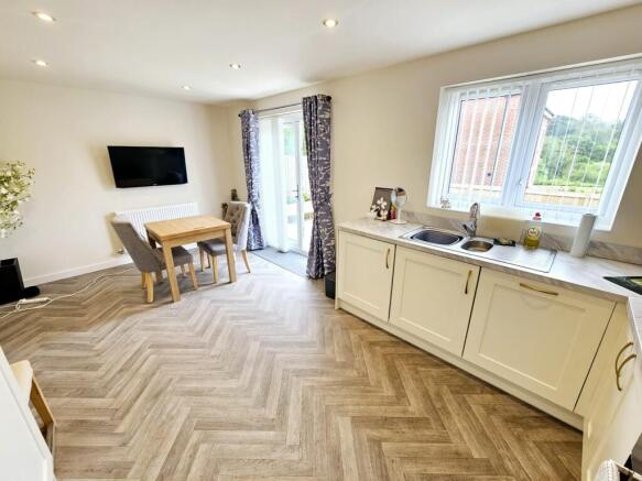 4 bed Detached for sale Image 5