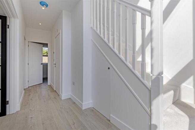 4 bed Detached for sale Image 6