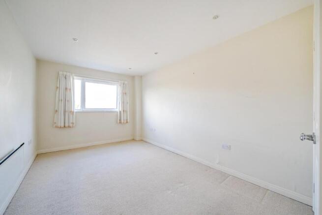 2 bed Flat for sale Image 7