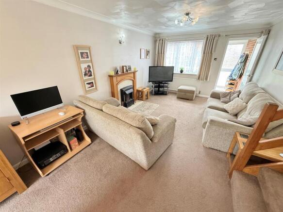 Lounge/Dining Room