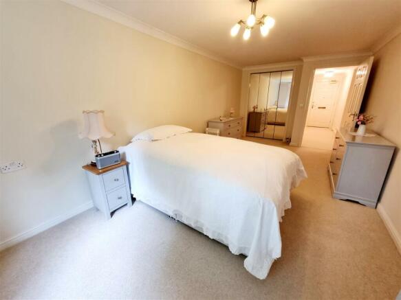 Bed 1.jpg