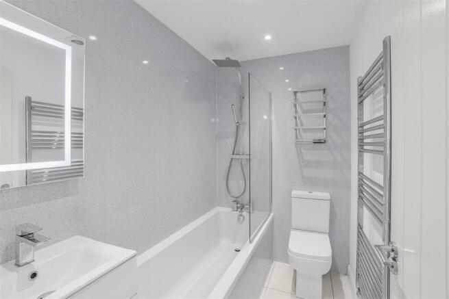 3 bed Semi-Detached to rent Image 12