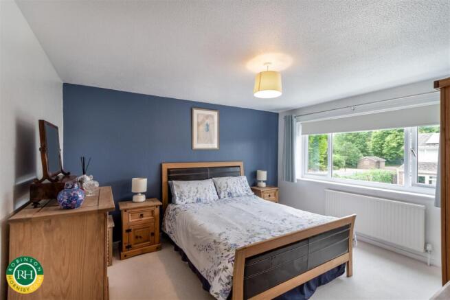 5 bed House for sale Image 10