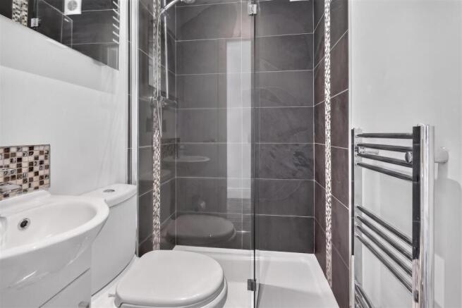 5 bed Semi-Detached for sale Image 11