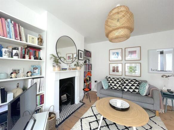 Living Room (5).JPG