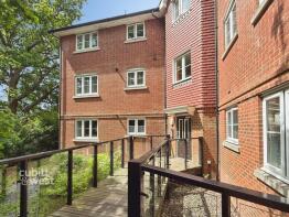 10, Lindisfarne House, St Aidan Close, Southgate, Crawley RH11 8ZN