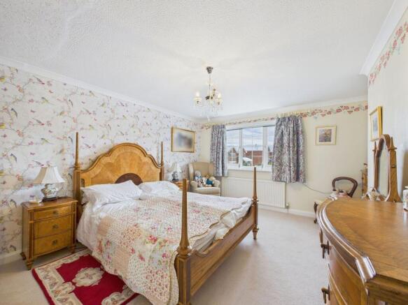 4 bed Detached for sale Image 9