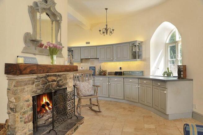 TOWER LIVING KITCHEN