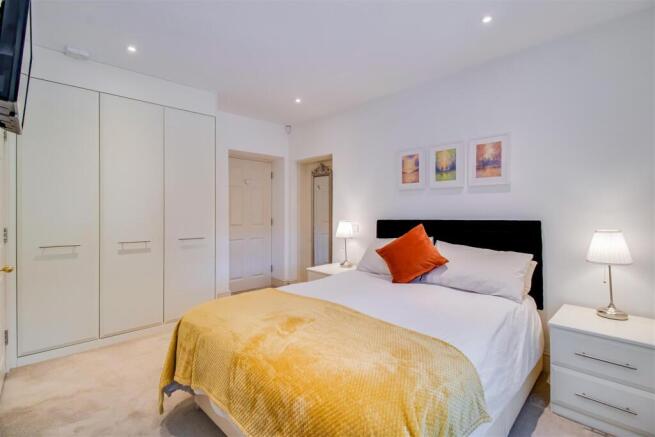 2 bed Penthouse for sale Image 8