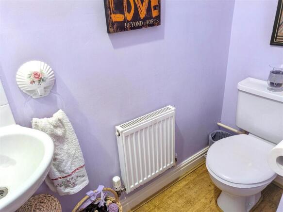 4 bed Detached for sale Image 12