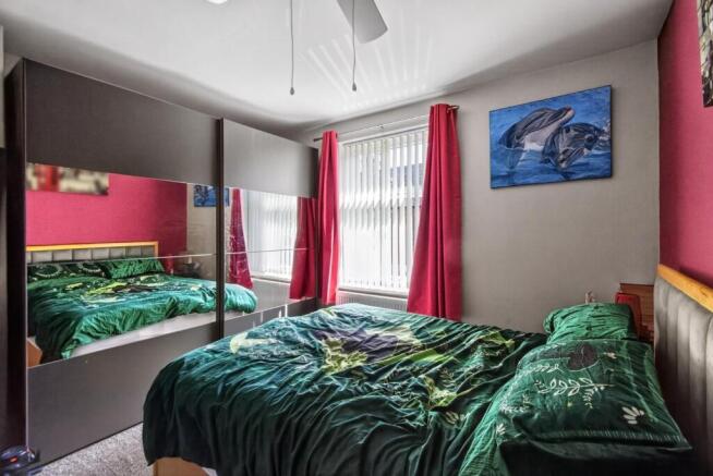 3 bed Terraced for sale Image 11