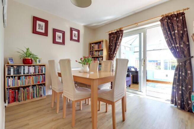 4 bed Semi-Detached for sale Image 8