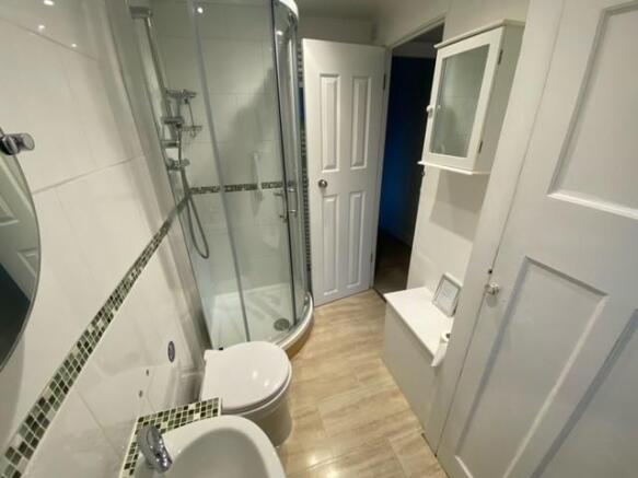Downstairs bathroom 2.jpg