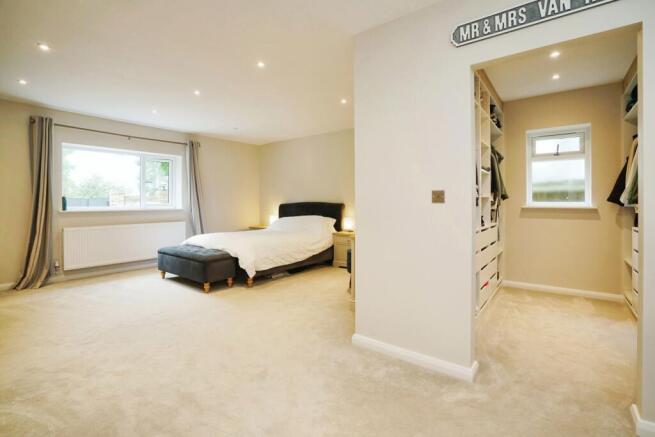 master bedroom/walk in wardrobe