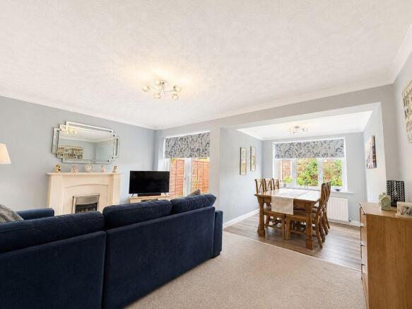 Frensham Close, Cheslyn Hay, Staffordshire photo 4