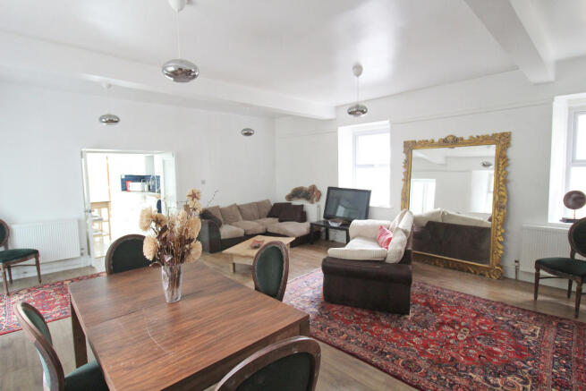 LOUNGE/DINER