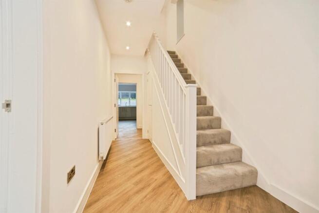 4 bed Detached for sale Image 3