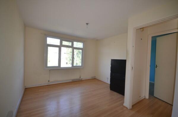 23 Knightswood Close, Edgware, Middlesex photo 4