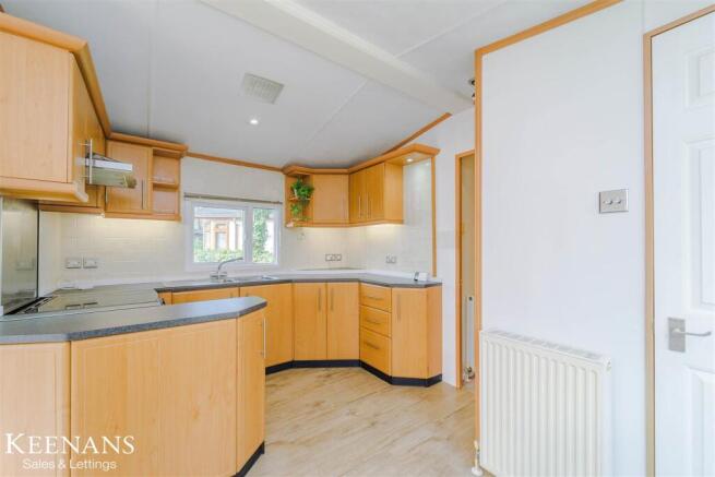 2 bed Park Home for sale Image 9