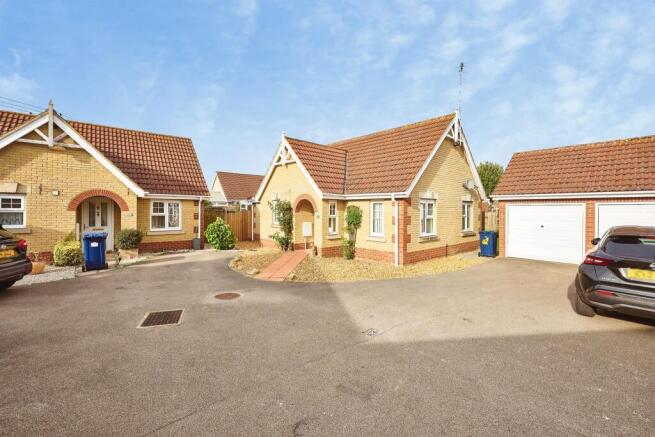 2-bed detached on Glendon Gardens, Leverington, Wisbech, £175,000
