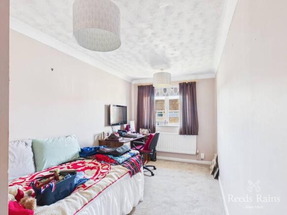5 bed Semi-Detached for sale Image 12