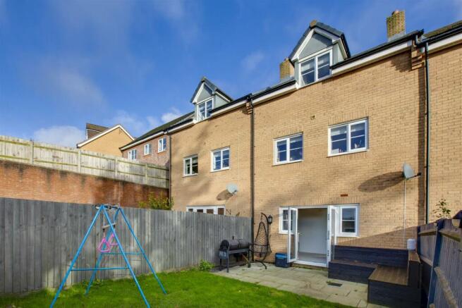 7 Red Kite Way, HP13 5SF-12.jpg