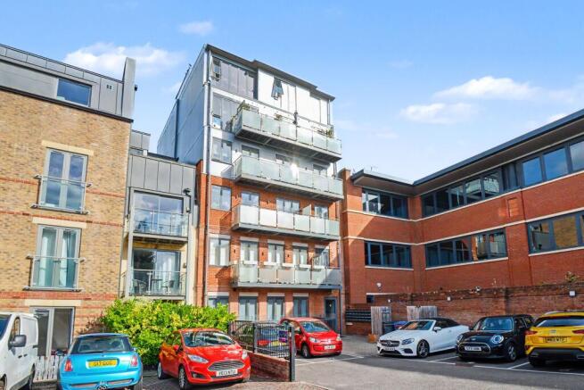 Flat 10, 21 Marlow Road, Maidenhead, Berkshire, SL6 7AA