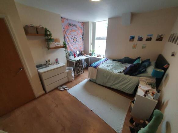 First floor middle l