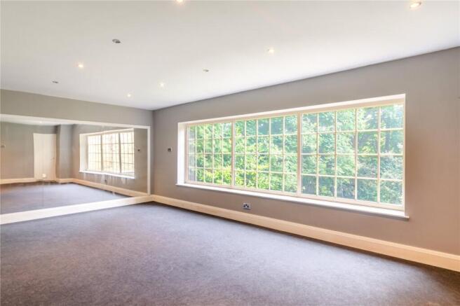 5 bed Detached for sale Image 9