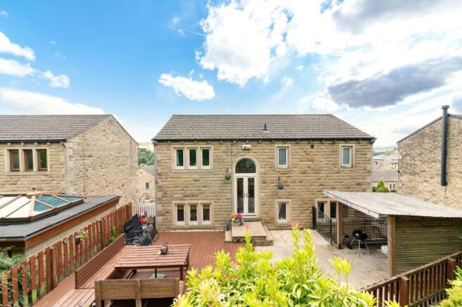 5 bed Detached for sale Image 2