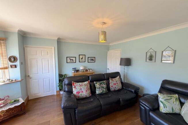 2 bed Semi-Detached to rent Image 6