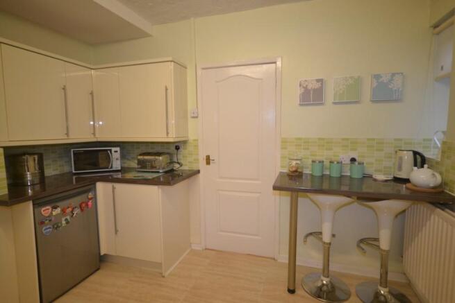 FITTED KITCHEN