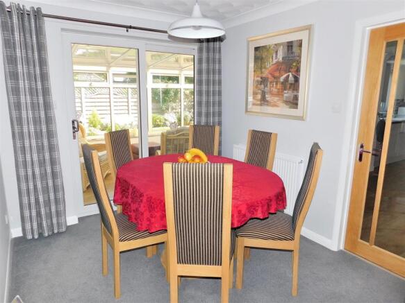 DINING ROOM.JPG