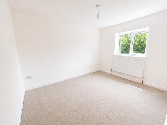 5 bed Semi-Detached for sale Image 7