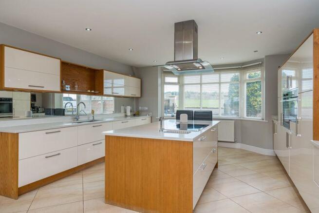 Kitchen / Brea...