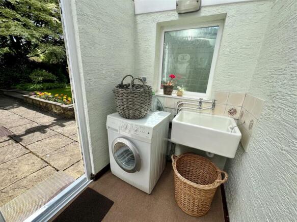 SIDE UTILITY AREA