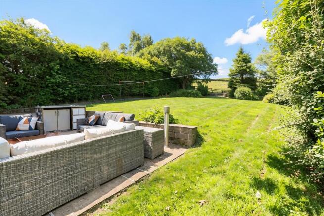 4 bed Semi-Detached for sale Image 4