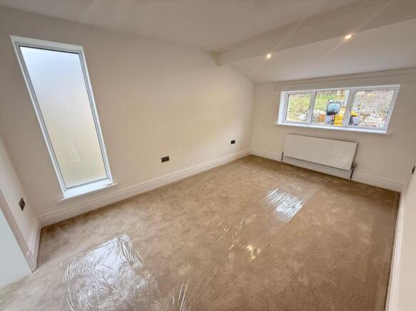 4 bed Detached for sale Image 4