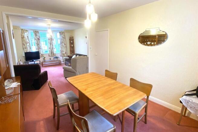 Living Room / Dining