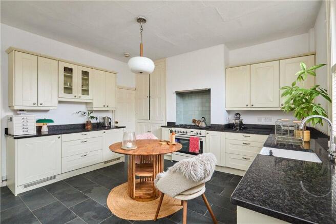 4 bed Terraced for sale Image 5