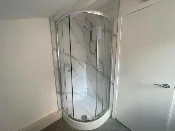 1 bed House Share to rent Image 5
