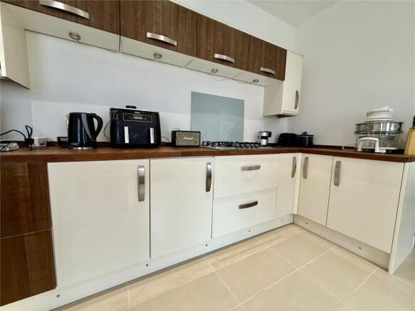 5 bed Semi-Detached for sale Image 4