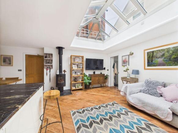 8 bed Semi-Detached for sale Image 4