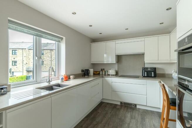 4 bed Town House for sale Image 8