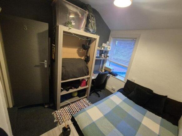 4 bed House Share to rent Image 4