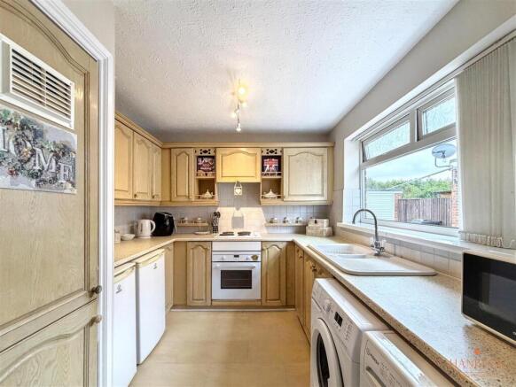3 bed Semi-Detached Bungalow for sale Image 9