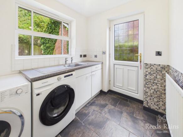 4 bed Detached for sale Image 7